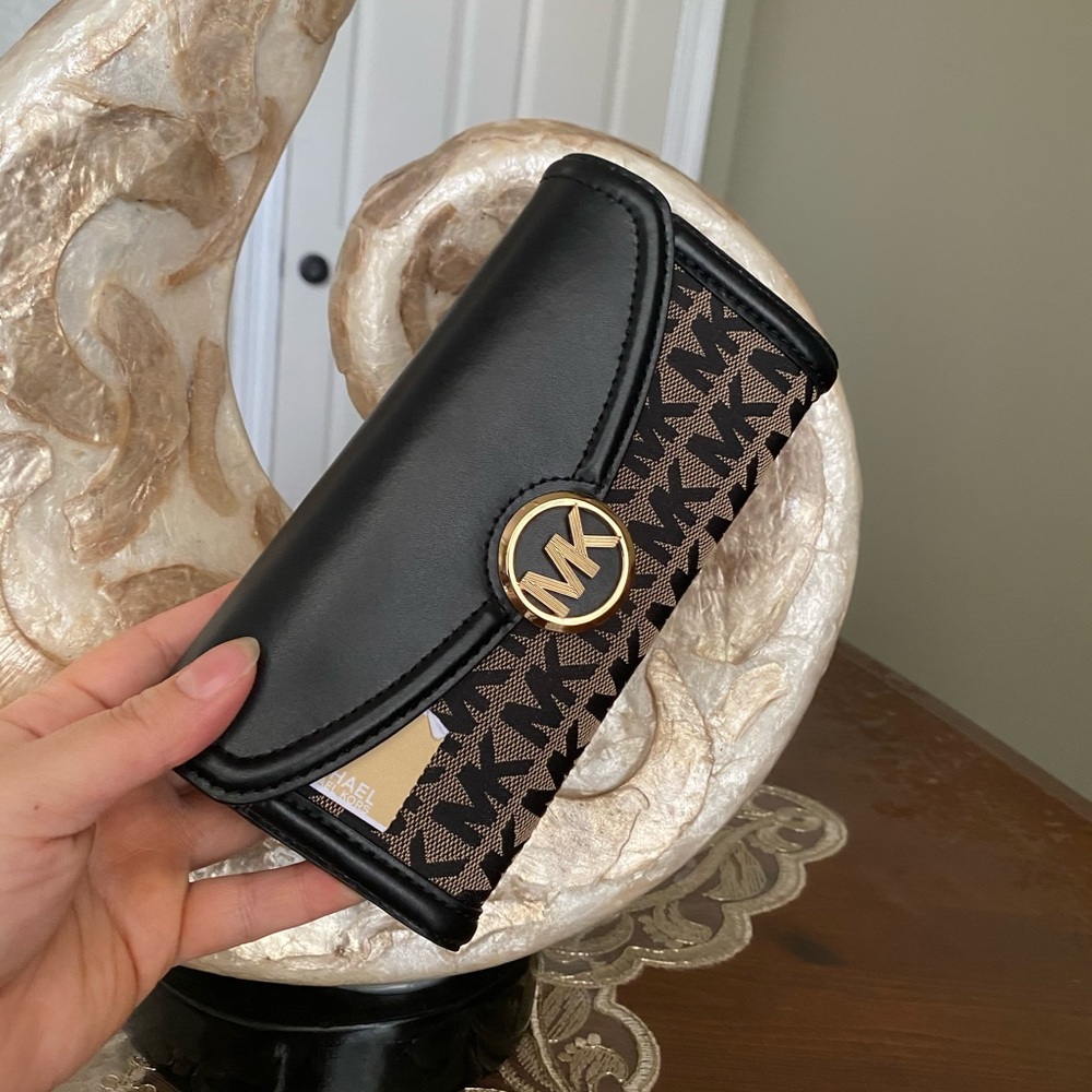 Michael Kors Fulton wallet - Picture 8 of 16